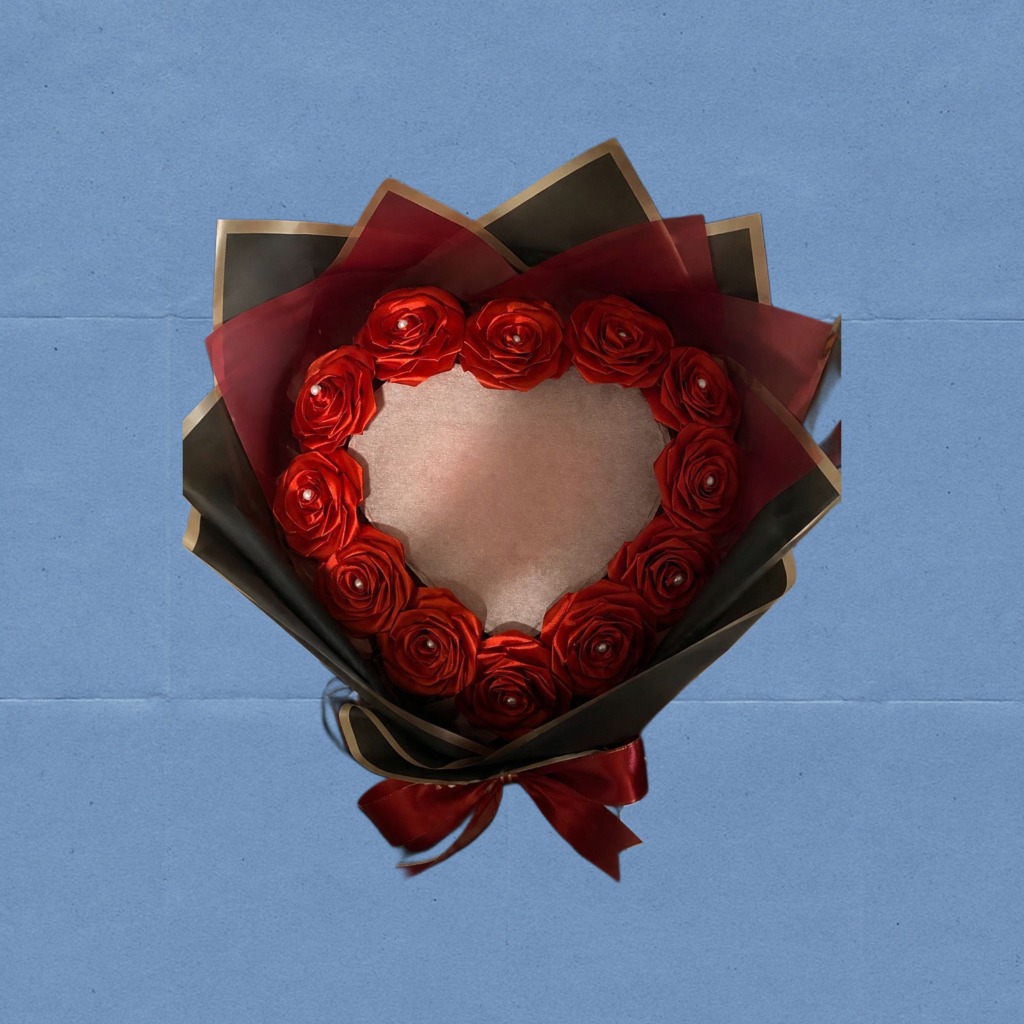 Corazón de Rosas con Perlas