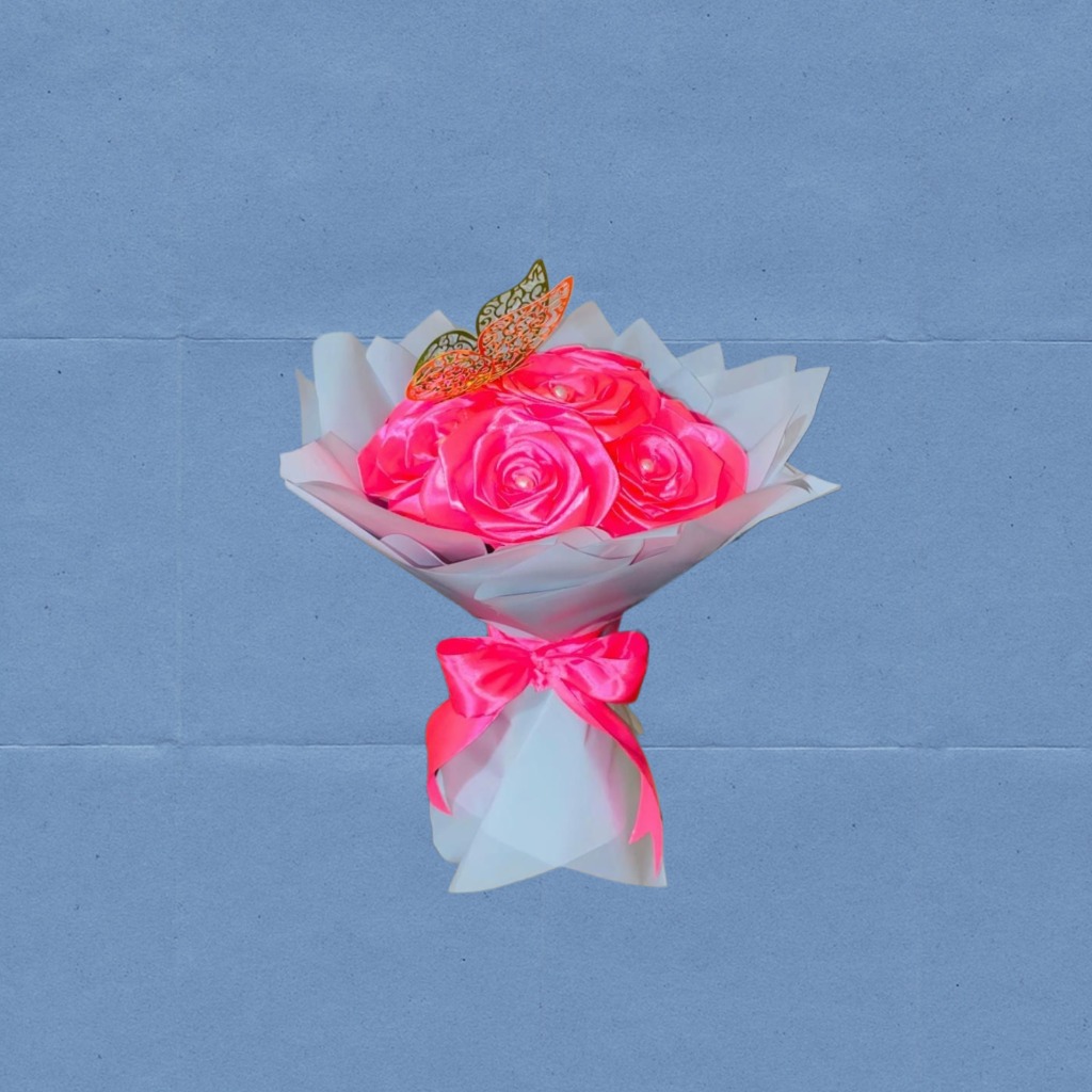 Ramo de Rosas Rosadas con Mariposa